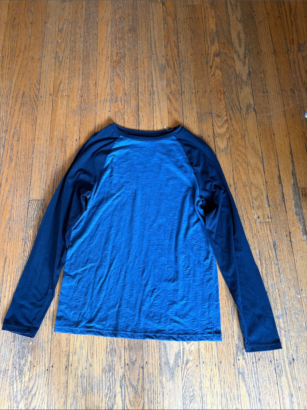 urban pipeline Two-Tone Long-Sleeve Raglan Tee in Blue and Black